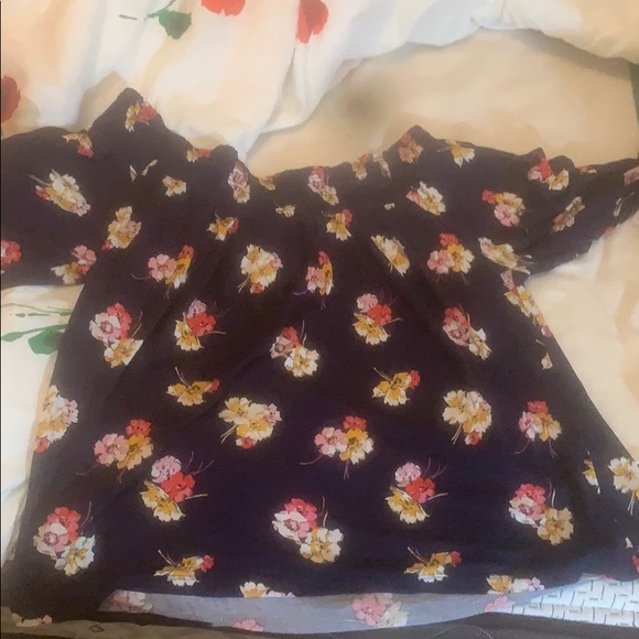 Long sleeve with flowers - Picture 2 of 2